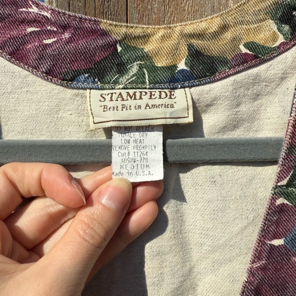 Vintage Stampede Women's Floral Vest - Picture 2 of 3